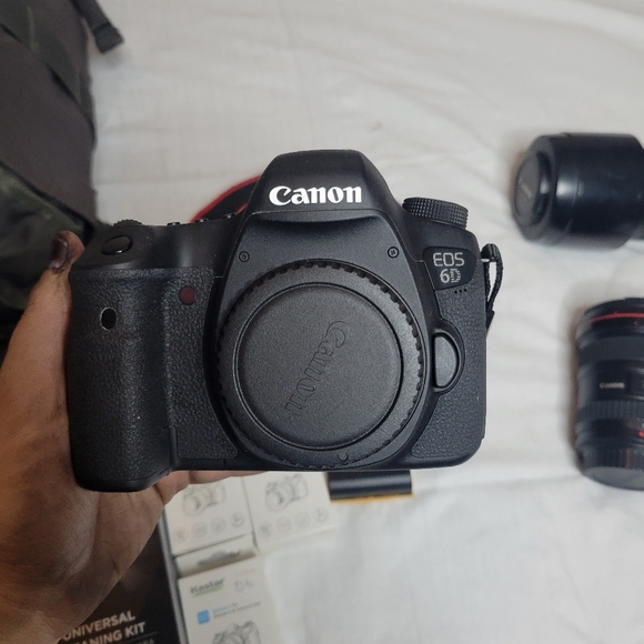 Canon eos 6d with multiple lenses and accessories - Picture 2 of 11